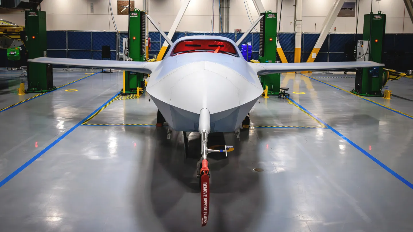پهپاد YFQ-42A؛ نسل جدید جنگنده‌های بدون سرنشین و همیار F-35 و F-22